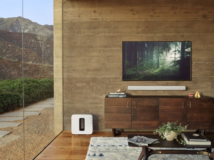 Przewaga soundbara nad kinem domowym – brak plątających się dookoła kabli. Źródło: Sonos - Soundbar – dobry głośnik do telewizora i komputera - dokument - 2020-06-17