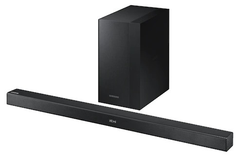 Soundbar HW-K450 łączy się bezprzewodowo z telewizorami Samsung (TV Sound Connect). Źródło: Samsung