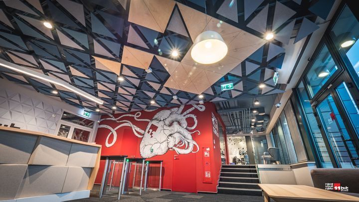 Nowe studio 11 bit prezentuje się fenomenalnie, choć obecnie stoi puste. - Game dev w czasach zarazy – czy nowe Assassin’s Creed można zaprojektować w kuchni? - dokument - 2020-04-27