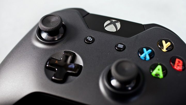 Standardowe kontrolery dołączane do konsol są bardzo dobrze wykonane i powinny zadowolić większość graczy. - PS4 czy Xbox One? Czy wciąż warto kupić w 2022 roku - dokument - 2022-10-19