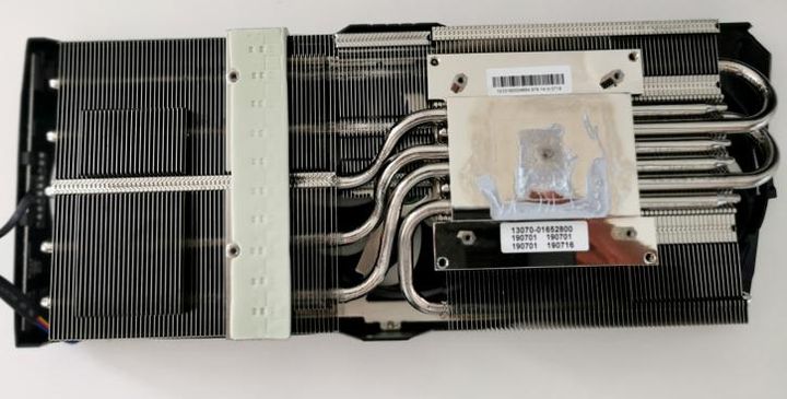 Koronę dla jednego z najlepszych systemów chłodzenia na rynku wędruje do Asusa i jego wersji ROG Strix. - AMD Radeon RX 5700 i 5700 XT – którą wersję kupić? - dokument - 2019-11-05