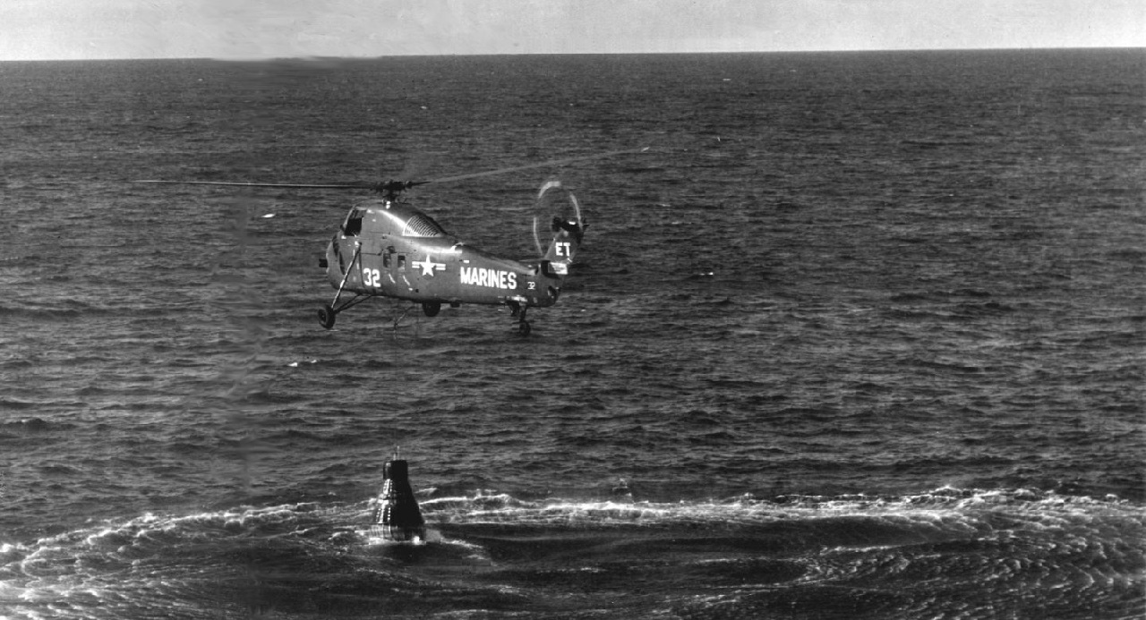 Tylko refleks i determinacja uchroniły Gusa Grissoma przed śmiercią. Źródło: arstechnica.com - Największe wpadki w historii podboju kosmosu - dokument - 2021-03-23