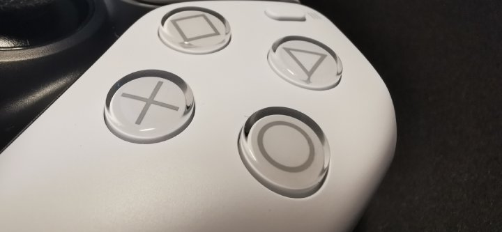 Pewne rzeczy się nie zmieniają. - Sprawdzamy pad do PS5 - DualSense to mała rewolucja - dokument - 2020-11-03