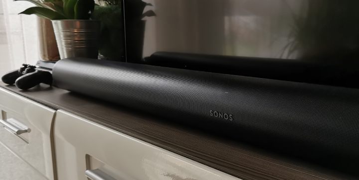 Dobry soundbar może dziś konkurować nawet z zestawami kina domowego 5.1. - Jaki prezent dla gracza - najlepszy sprzęt pod choinkę - dokument - 2020-12-22