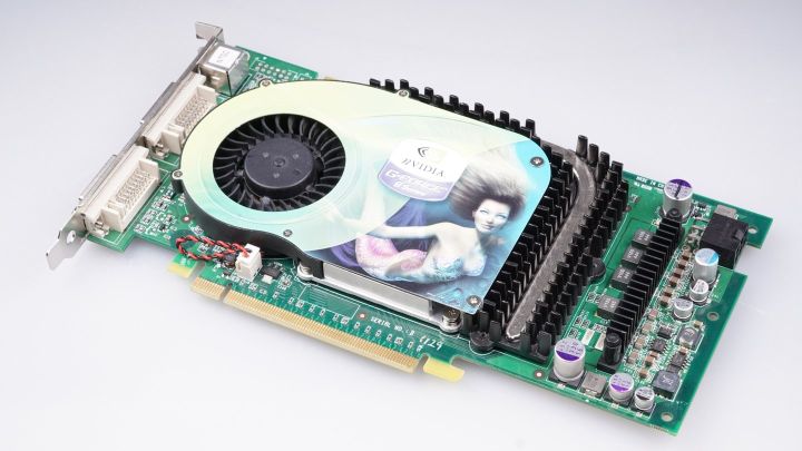 Model GeForce 6800 GT z chipem NV4 posiada zegar taktowany szybkością 350 MHz oraz 256 MB pamięci wideo GDDR3. W porównaniu z najlepszymi modelami, jest on tylko nieco wolniejszy, ale kosztuje wyraźnie mniej niż model 6800 Ultra. - 2018-10-24