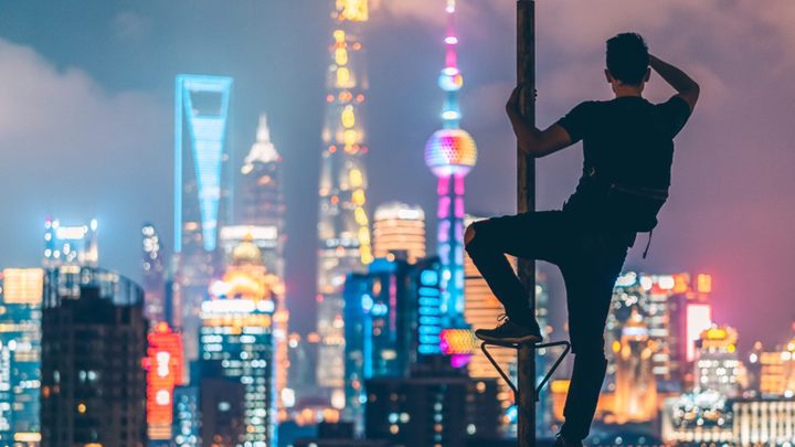 W Chinach, skąd TikTok pochodzi, ta aplikacja też jest bardzo popularna i także budzi kontrowersje. - TikTok - globalny fenomen pełen kontrowersji - dokument - 2021-11-22