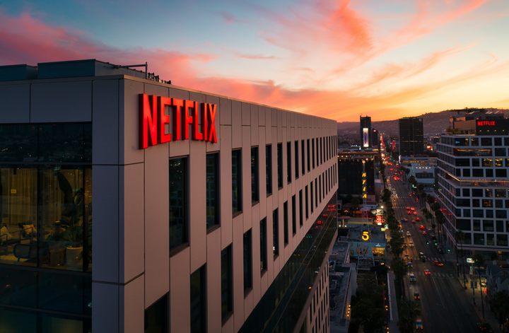 Netflix ostatnio raportował utratę abonentów. To nie znaczy, że era abonamentów się kończy. - Życie na abonament: jak kolejne branże wyciągają ręce po nasze karty kredytowe - dokument - 2022-05-04