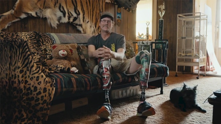 „I’ve got these cool legs instead” - Tygrysy, ludzie i władza – serialowe narkotyki Netflixa - dokument - 2020-05-12
