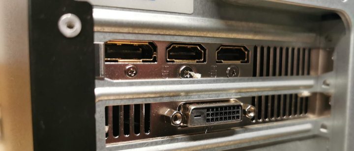 Nawet nowsze modele kart graficznych czasem nie ograniczają się tylko do wyboru między HDMI a DisplayPort. - HDMI czy DisplayPort - najlepsze złącze do monitora - dokument - 2020-10-28