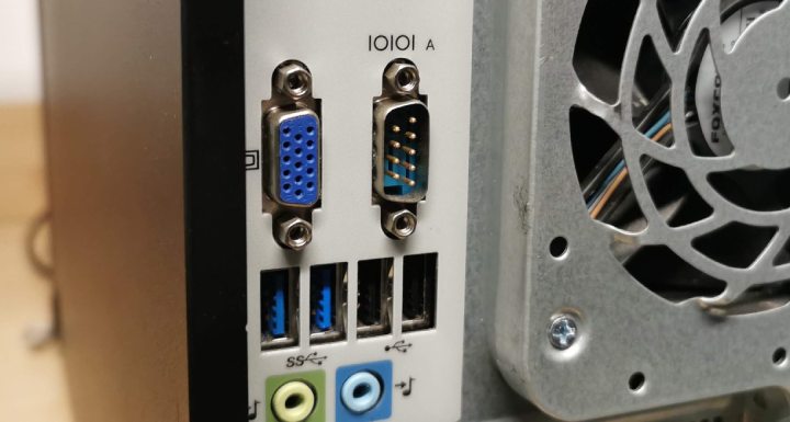 Standard VGA powoli odchodzi na zasłużoną emeryturę, ale w wielu komputerach nadal trzyma się dzielnie. - HDMI czy DisplayPort - najlepsze złącze do monitora - dokument - 2020-10-28