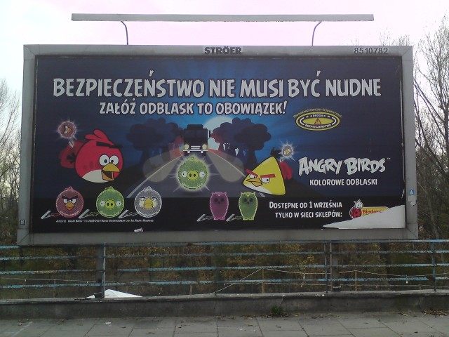 Angry Birds są wszędzie wokół nas. Billboard wypatrzony na warszawskim Wybrzeżu Szczecińskim. - 2014-10-30