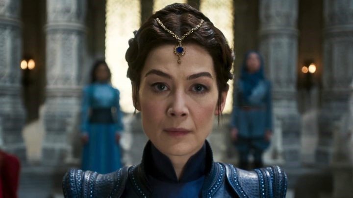 Rosamund Pike dźwiga serial na swoich barkach, ale nawet ona ugina się pod ciężarem jego patetyczności. - Koło czasu byłoby świetnym serialem fantasy. Gdyby powstało 20 lat temu - dokument - 2021-11-23