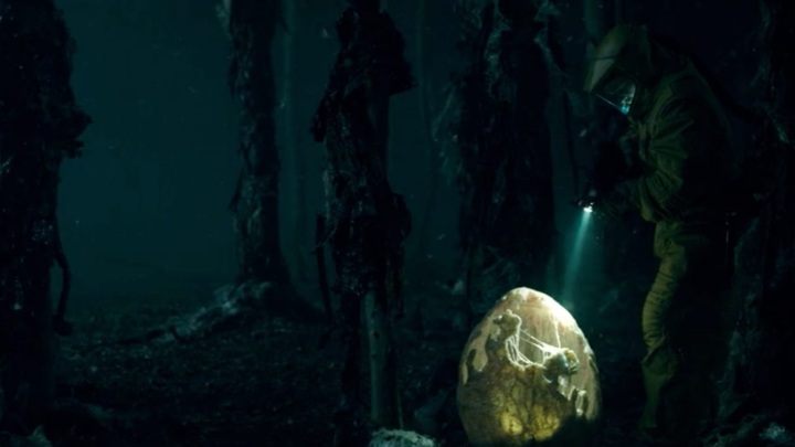 Podobieństwa są tak uderzające, że aż ciężko stwierdzić, czy to kadr z Obcego, czy ze Stranger Things. - Stranger Things - najlepsze ciekawostki i easter eggi z Hawkins - dokument - 2021-10-25