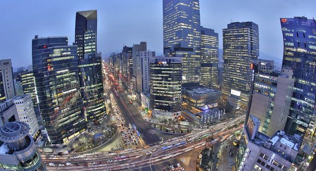Słynna już, bogata dzielnica Seulu – Gangnam. - Korea nie tylko StarCraftem stoi - przegląd azjatyckich gier MMO - dokument - 2021-10-25