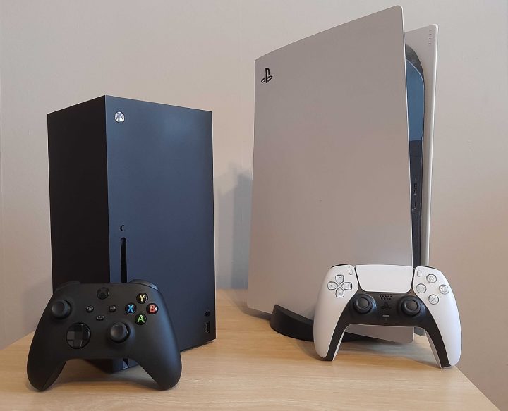 Czas na prawdziwy pojedynek gigantów. Źródło: własne - PS5 vs Xbox Series X. Jaką konsolę kupić w 2024 roku - dokument - 2024-04-19