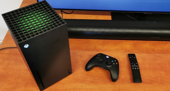 Xbox zaskakuje wyglądem – jednym się podoba, innym trochę mniej. Źródło: własne - PS5 vs Xbox Series X. Jaką konsolę kupić w 2024 roku - dokument - 2024-04-19