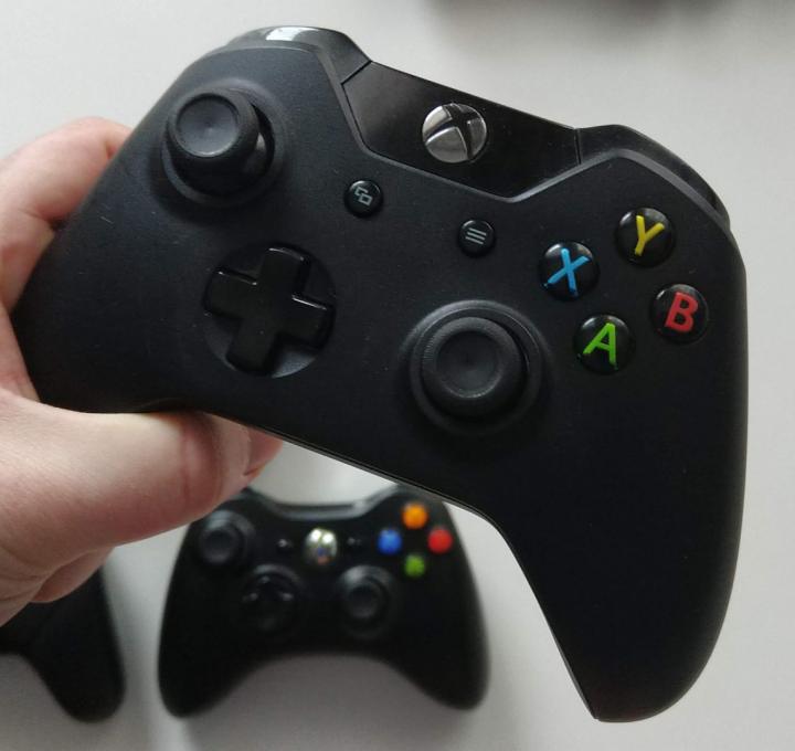 Xbox One Controller w naturalny sposób rozwija rozwiązania zastosowane w poprzedniku. - Najlepszy pad do PC - dokument - 2021-01-20