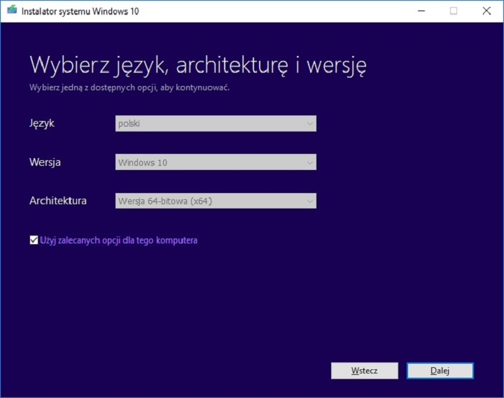 Teraz czeka nas ekran z menu wyboru wersji, w którym po odznaczeniu „Użyj zalecanych opcji dla tego komputera” możemy wybrać domyślny język systemu i architekturę (sugeruję wybór wersji 64-bitowej, ponieważ wątpliwe jest, aby komputer, który użyjemy, nie posiadał odpowiedniego procesora). W przypadku Windows 11 mamy mniej opcji. Wybrane ustawienia zatwierdzamy klikając przycisk „Dalej”. - Jak zainstalować Windows 10 i Windows 11 z pendrive USB - dokument - 2022-07-29
