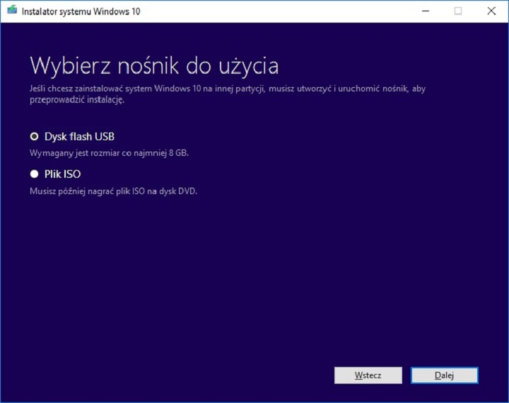 Na kolejnym ekranie zaznaczamy opcję „Dysk flash USB”, wkładamy nasz pendrive do portu USB i klikamy „Dalej”. - Jak zainstalować Windows 10 i Windows 11 z pendrive USB - dokument - 2022-07-29