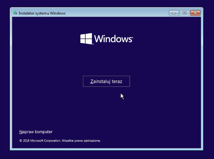 Następny ekran nie daje nam zbyt dużego wyboru: „Zainstaluj teraz”. - Jak zainstalować Windows 10 i Windows 11 z pendrive USB - dokument - 2022-07-29