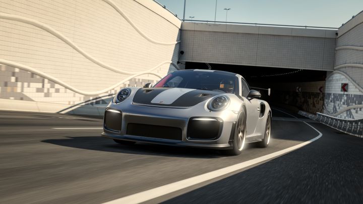 Forza Motorsport 7 ustępuje w pewnych aspektach konkurencyjnemu Gran Turismo Sport, ale poza tym jest świetną grą dla osób, których nie odstręcza uczenie się każdego zakrętu na torze. - Najlepsze gry na Xbox One – 12 świetnych gier na konsolę Microsoftu - dokument - 2020-05-28