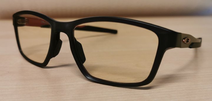 Gamingowe okulary mogą nosić także osoby bez wad wzroku. - Oczy a granie | Jak dbać o oczy przy komputerze? - dokument - 2021-03-11