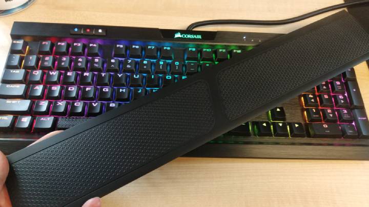 Podkładka pod nadgarstki jest najsłabszym elementem Corsaira K70 RGB MK.2 Low Profile Low Profile Cherry MX Speed. - 2019-05-23