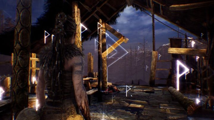 Dostrzeganie znajomych czy znaczących kształtów tam, gdzie tak naprawdę ich nie ma, nazywa się w psychologii pareidolią (Hellblade: Senua’s Sacrifice, 2017, Ninja Theory). - Psycholog ocenia, jak Hellblade i inne gry pokazują zaburzenia psychiczne - dokument - 2024-05-27