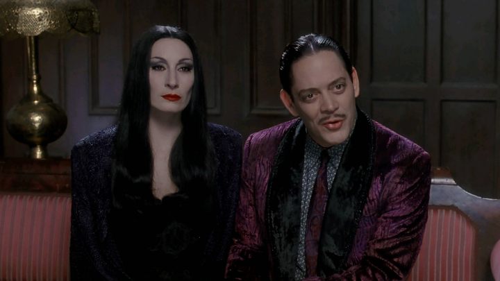 Rodzina Addamsów, 1991, reż. Barry Sonnenfeld, Paramount Pictures - Najlepsze filmy na Halloween, które nie straszą - dokument - 2022-10-27