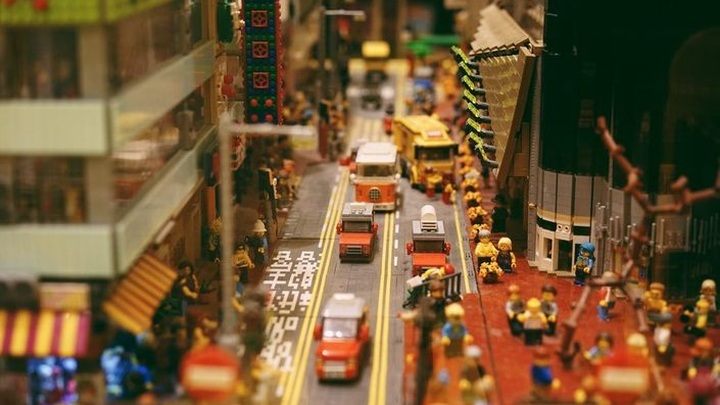 Niektórzy fani LEGO potrafią wyczarować z tych klocków niesamowite rzeczy. - Lego - czyli jak kupić klocki na prezent i nie zbankrutować? - dokument - 2019-11-28