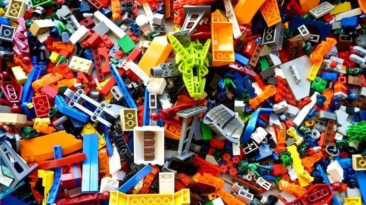 Czasem ważne jest nie to, jaki kupujemy zestaw – tylko ile dostaniemy w nim klocków i za jaką cenę. - Lego - czyli jak kupić klocki na prezent i nie zbankrutować? - dokument - 2019-11-28