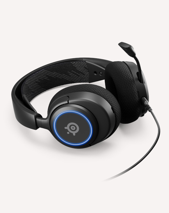 SteelSeries Arctis Nova 3 to dobre słuchawki w sam raz dla gracza. Źródło: SteelSeries. - Prezenty na święta 2022 - co kupić graczom na Gwiazdkę? - dokument - 2022-12-30