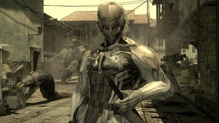 Odbiór Raidena w Metal Gear Solid 2 nie zachwycił Kojimy, więc na potrzeby „czwórki” Hideo zrobił z niego jedną z najbardziej kozackich postaci w całym uniwersum. - 50 twarzy Hideo Kojimy - dokument - 2019-09-05