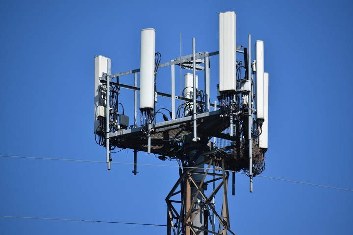 Czy 5G jest niebezpieczne? Zdania są podzielone. Źródło: Pixabay - Ranking telefonów z 5G | TOP 10 na 2020 rok - dokument - 2020-07-30