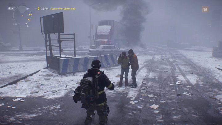 Nieliczni przechodnie spotykani w The Division potęgują autentyczny obraz miasta po katastrofie epidemii. - Tom Clancy’s The Division niechcący opowiada przerażająco realną historię - dokument - 2020-04-09