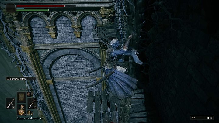 W Elden Ringu da się nawet walczyć na drabinach. R1/RB to atak górę, a R2/RT – w dół. - Elden Ring to coś więcej niż Dark Souls 4 ze skakaniem - dokument - 2022-02-10