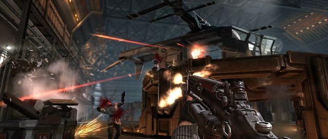 Wolfenstein wymusza zmiany pozycji, zbieranie apteczek i amunicji, zabawę posiadanym sprzętem. - 2013-05-28