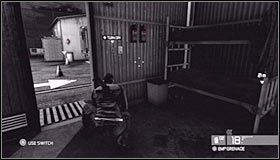 Ostrożnie podejdź do przejścia, przy którym stoi nowy wartownik #1 - Lotnisko Price (3) | Opis przejścia | Tom Clancys Splinter Cell Conviction - Tom Clancys Splinter Cell: Conviction - poradnik do gry