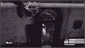 Jeżeli któremuś z przeciwników zachce się wejść do budynku, w którym się chowasz to załatw go w walce wręcz #1 lub chwyć się rurki znajdującej przy suficie i w odpowiednim momencie zeskocz na taką osobę #2 - Zbiornik przy Michigan Ave. (3) | Opis przejścia - Tom Clancys Splinter Cell: Conviction - poradnik do gry