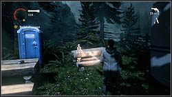 Kolejny stosik stoi na drewnianym stole - Alan Wake: Stosy puszek - lista wszystkich - Alan Wake - poradnik do gry