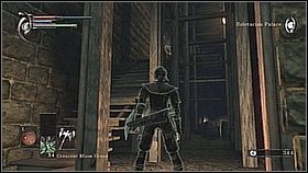 Wbiegamy po schodkach i skręcamy w prawo - trafimy na dwóch wojaków pilnujących przejścia zasłoniętego mgłą - Demons Souls: Boletarian Palace (1) - solucja, opis przejścia - Demons Souls - poradnik do gry