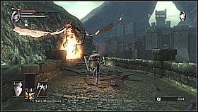 Znajdziemy się na murze - nad którym pojawi się smok - Demons Souls: Boletarian Palace - Phalanx Archstone (1) - solucja - Demons Souls - poradnik do gry