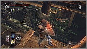 W pewnym momencie spadną na nas kamienie a za nimi przeciwnik - Demons Souls: Valley od Defilement - solucja, opis przejścia - Demons Souls - poradnik do gry