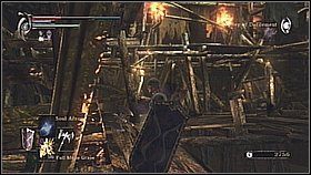 Idziemy przed siebie rusztowaniami i konstrukcjami z drewna, eliminując wrogów i zbierając przedmioty - Demons Souls: Leechmonger Archstone (2) - solucja, opis przejścia - Demons Souls - poradnik do gry