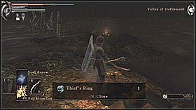 Żeby zebrać powyższe kamienie musimy cofnąć się przed spotkaną handlarkę - Demons Souls: Leechmonger Archstone (2) - solucja, opis przejścia - Demons Souls - poradnik do gry