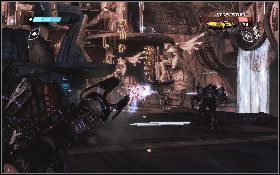 Następnie wyeliminuj snajperów [1] stojących nad wejściem do budynku, a potem uporaj się ze wszystkimi przeciwnikami [2] na moście - - Część 3 - Zniszczenie Iacon (1) - Opis przejścia - Transformers: Wojna o Cybertron - poradnik do gry