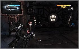 Po wyjściu z tunelu rozpraw się z Autobotami [1] i otwórz przy pomocy panelu następne drzwi [2] - - Część 4 - Śmierć nadziei (2) - Opis przejścia - Transformers: Wojna o Cybertron - poradnik do gry