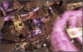 W trakcie przemieszczania się z miejsca na miejsce możesz zregenerować swoje siły przy pomocy kilku apteczek rozłożonych wokół areny oraz zdobyć dodatkowe bronie i amunicje - - Część 5 - Ostatni strażnik - Opis przejścia - Transformers: Wojna o Cybertron - poradnik do gry