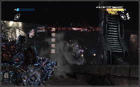 W drugiej fali oprócz zwykłych robotów, na podwyższeniach pojawią się także snajperzy [1], natomiast pod koniec drugiego szturmu na placu boju pojawi się również Deceptikon z ciężkim karabinem maszynowym [2] - - Część 8 - Do rdzenia (2) - Opis przejścia - Transformers: Wojna o Cybertron - poradnik do gry