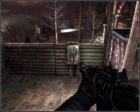 Możemy teraz zawrócić i ruszyć w lewo do wieży strażniczej [1], gdzie używamy mechanizmu otwierającego bramę [2] - - Dzielnica Robotnicza (7) | Opis przejścia Singularity - Singularity - poradnik do gry